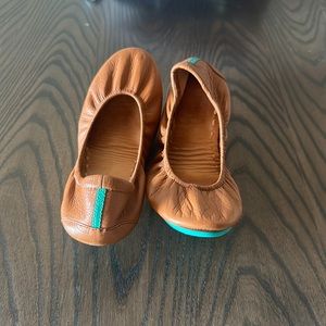 Like new Tieks chestnut brown leather flats size 9 womens